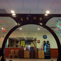 Foto tirada no(a) Jade Garden Chinese Restaurant por Zayd H. em 7/10/2012