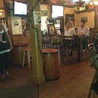 รูปภาพถ่ายที่ The White Horse Pub โดย Keisha L. เมื่อ 4/19/2012