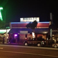 รูปภาพถ่ายที่ Smiles&amp;#39; Restaurant / Bar / Nightclub โดย Kimberly S. เมื่อ 5/28/2012