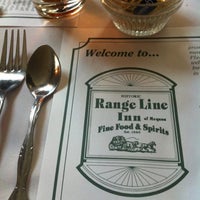 รูปภาพถ่ายที่ Range Line Inn of Mequon โดย Tom C. เมื่อ 7/28/2012
