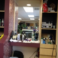 Foto tomada en Sal The Barber (Located Inside Shear Perfection)  por Sal T. el 8/6/2012