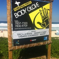 Photo taken at Clube de Surf Posto 5 - Body Glove by Rômulo C. on 7/6/2012