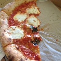 Снимок сделан в Il Dolce Pizzeria &amp;amp; Restaurant пользователем Chas M. 3/11/2012