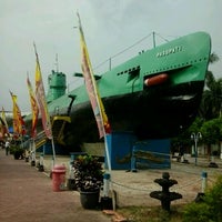 Monumen Kapal Selam Monument Point D Interet A Surabaya
