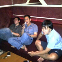 Photo taken at Voize Family Karaoke Kelapa Gading by Roland d. on 3/2/2012