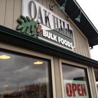 รูปภาพถ่ายที่ Oak Hill Bulk Food โดย Nathan B. เมื่อ 3/1/2012