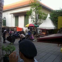 Photo taken at Galery Pasar Kota Tua by Harizi W. on 3/14/2012