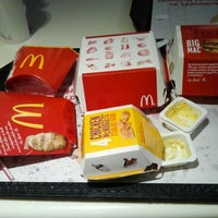 รูปภาพถ่ายที่ McDonald&amp;#39;s โดย Linda H. เมื่อ 3/14/2012