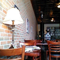 รูปภาพถ่ายที่ Roast Coffee &amp; Tea Trading Company โดย Louis M. เมื่อ 7/26/2012