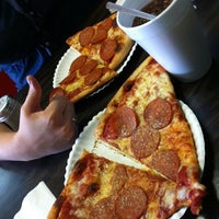 8/14/2012 tarihinde Zachary P.ziyaretçi tarafından The Flying Pizza'de çekilen fotoğraf