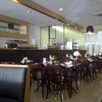 Photo taken at Sushi Temakeria Doo Doo by Carol M. on 5/7/2012