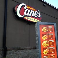 Das Foto wurde bei Raising Cane&amp;#39;s Chicken Fingers von Russ S. am 8/20/2012 aufgenommen