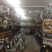 รูปภาพถ่ายที่ Turin Bicycles โดย Tim J. เมื่อ 6/5/2012