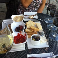 6/15/2012 tarihinde Anna M.ziyaretçi tarafından Veritas Wine Bar'de çekilen fotoğraf