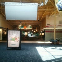 รูปภาพถ่ายที่ The Great Mall of the Great Plains โดย Viktoria F. เมื่อ 6/8/2012
