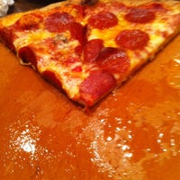 Снимок сделан в Pat&amp;#39;s Pizzeria &amp;amp; Grill. пользователем Andy W. 2/20/2012