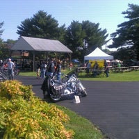 6/16/2012 tarihinde Susan V.ziyaretçi tarafından Waugh Enterprises Harley-Davidson'de çekilen fotoğraf