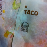 Photo taken at Taco Bell by Farii on 8/18/2012