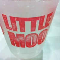 Photo taken at MOOYAH Burgers, Fries &amp;amp; Shakes by Aaron H. on 8/13/2012