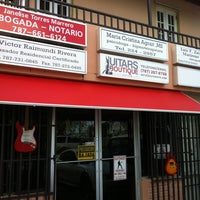 รูปภาพถ่ายที่ Guitars Boutique โดย Jeffrey L. เมื่อ 3/17/2012