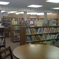 รูปภาพถ่ายที่ Whiting Public Library โดย Nahelly P. เมื่อ 4/25/2012