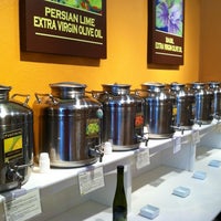 Foto scattata a Fustini&amp;#39;s Oils and Vinegars da Joe il 8/4/2012