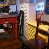 3/25/2012 tarihinde Jessica B.ziyaretçi tarafından Nadeau - Furniture with a Soul'de çekilen fotoğraf
