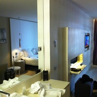 Das Foto wurde bei Hotel Grums Barcelona von Mario B. am 4/19/2012 aufgenommen