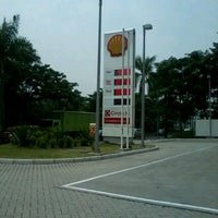 Foto diambil di Shell oleh Ade S. pada 5/14/2012