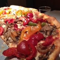 Foto diambil di Phil&amp;#39;s Pizzeria &amp;amp; Restaurant oleh Todd B. pada 8/31/2012