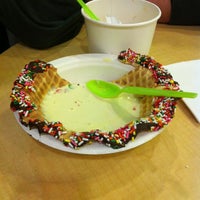 Photo taken at Janyo Frozen Yogurt by Hattie S. on 3/21/2012