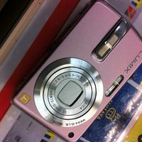 Photo taken at カメラのキタムラ 吉祥寺・中古買取センター by Midori W. on 2/17/2012