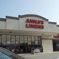 Photo taken at Anna&amp;#39;s Linens by Aundria E. on 7/27/2012