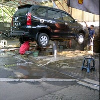 Photo taken at aAa Cuci Mobil by Priska A. on 5/29/2012