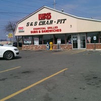 Photo taken at Lupo&amp;#39;s S&amp;amp;S Char-Pit by Rick B. on 3/16/2012