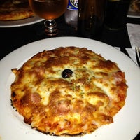 Foto diambil di Munich Pizzeria Restaurant oleh Aitor G. pada 7/21/2012