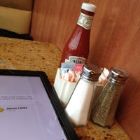 3/3/2012 tarihinde Michael B.ziyaretçi tarafından Livingston Diner'de çekilen fotoğraf