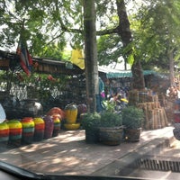 Photo taken at ตลาดนัดต้นไม้สวนจตุจักร by Phasupat T. on 8/25/2012