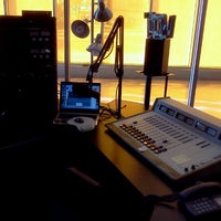 Foto tomada en WIIT 88.9FM  por Terrell P. el 2/18/2012