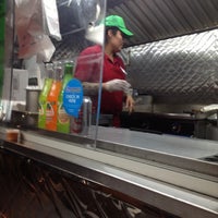 2/21/2012 tarihinde James S.ziyaretçi tarafından Taco Azteca'de çekilen fotoğraf