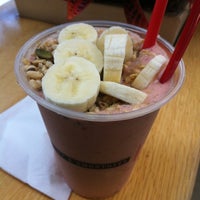 Photo taken at Red Mango by Lena L. on 8/22/2012