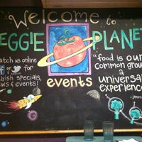 6/19/2012 tarihinde Madeline S.ziyaretçi tarafından Veggie Planet'de çekilen fotoğraf
