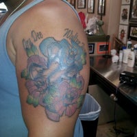 5/13/2012にExavier R.がPropaganda Tattoo Shopで撮った写真