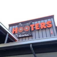 รูปภาพถ่ายที่ Hooters โดย Joe S. เมื่อ 7/5/2012