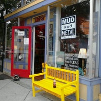 รูปภาพถ่ายที่ Mud and Metal โดย Casie S. เมื่อ 7/14/2012