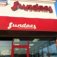 Foto tomada en Sundaes The Ice Cream Place  por Will J. el 8/2/2012