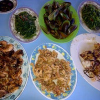 Photo taken at Restoran seafood dadap indah by cova c. on 8/25/2012
