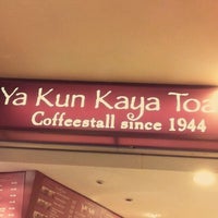 Photo taken at Ya Kun Kaya Toast by Khanh D. on 3/3/2012
