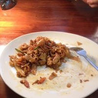 Foto diambil di Old Siam Thai Restaurant oleh Chaitra Z. pada 7/10/2012