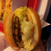 8/26/2012にlizbethjoanneがCaliBurger Guangzhouで撮った写真